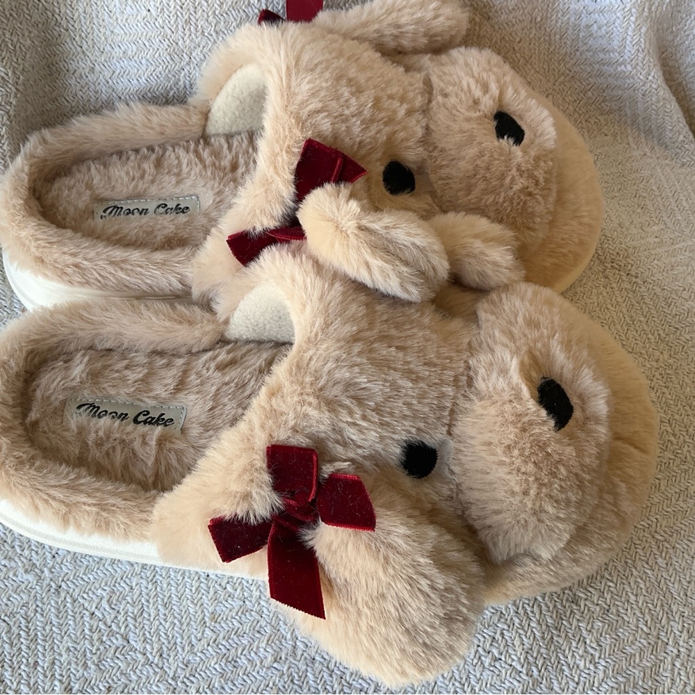Cozy Plush Puppy Slip-On Slippers for Women in Beige - Picture 3 of 6